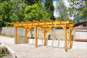 Atypický dřevěný altán a pergola