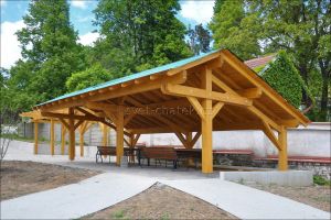 Atypický dřevěný altán a pergola